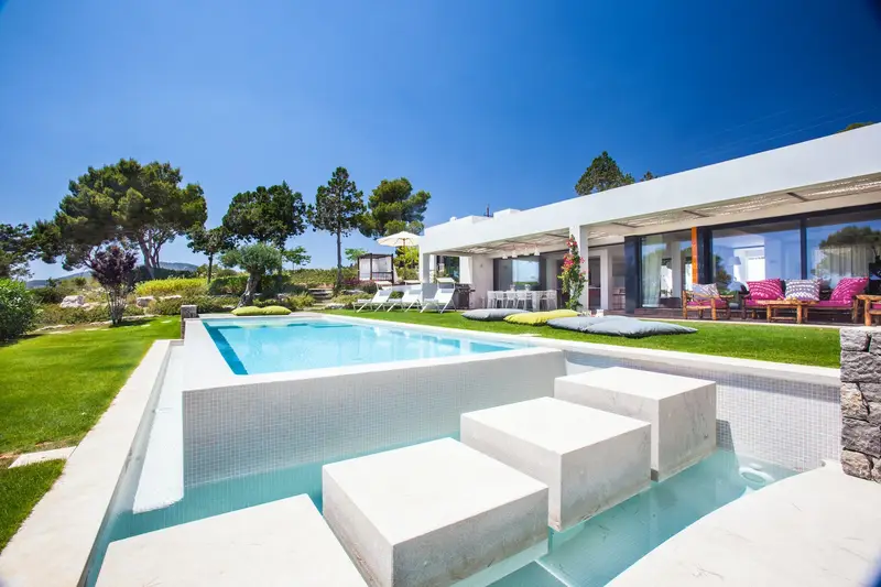 Villa 5 Dormitorios Ibiza con Piscina y Vistas al Mar