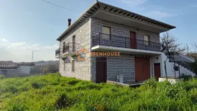 Casa en venta en Baños de Molgas: Casa de Piedra con 5 Dormitorios y Garaje