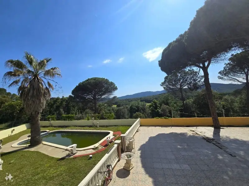 Chalet en venta en Tordera con piscina y jardin grande