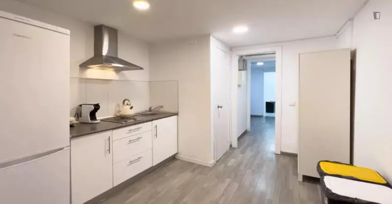 Habitacion Individual con Baño Privado en Piso Compartido
