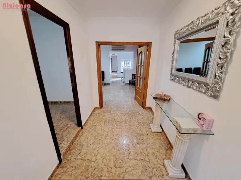 Planta Baja Reformada en Carcaixent con Terraza y Altillo