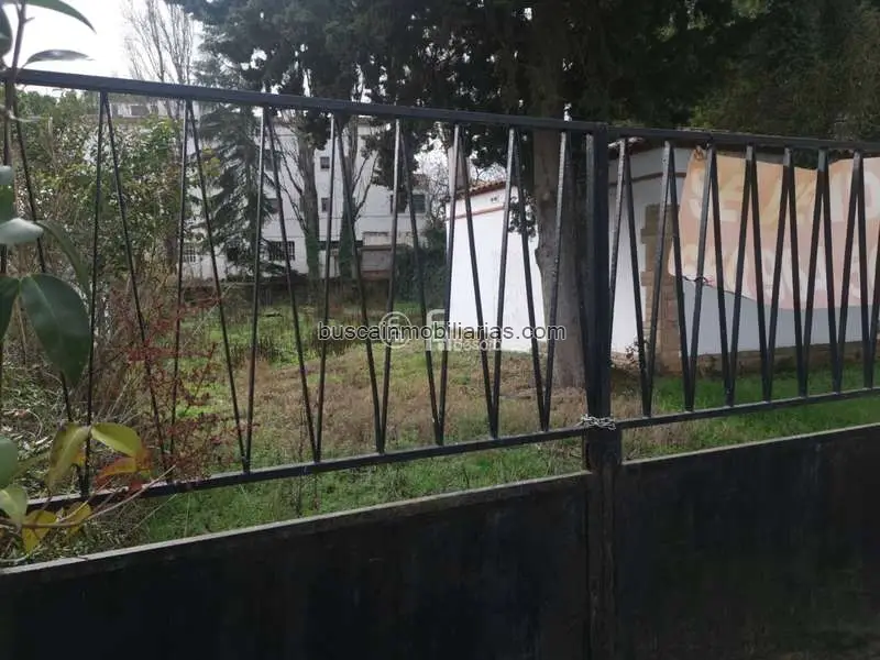Parcela en Venta en Lleida 800m2 con Chalet