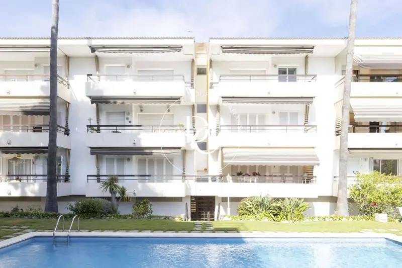 Apartamento en Sitges con Balcon 3 Habitaciones Piscina y Parking