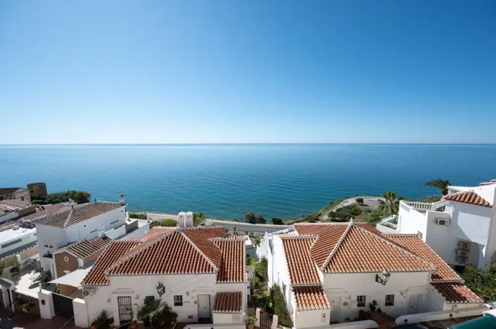 Villa 3 Dormitorios en Venta Renovada con Piscina y Vistas al Mar