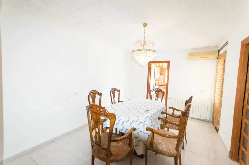 Casa en Felanitx con Local Comercial y Jardin