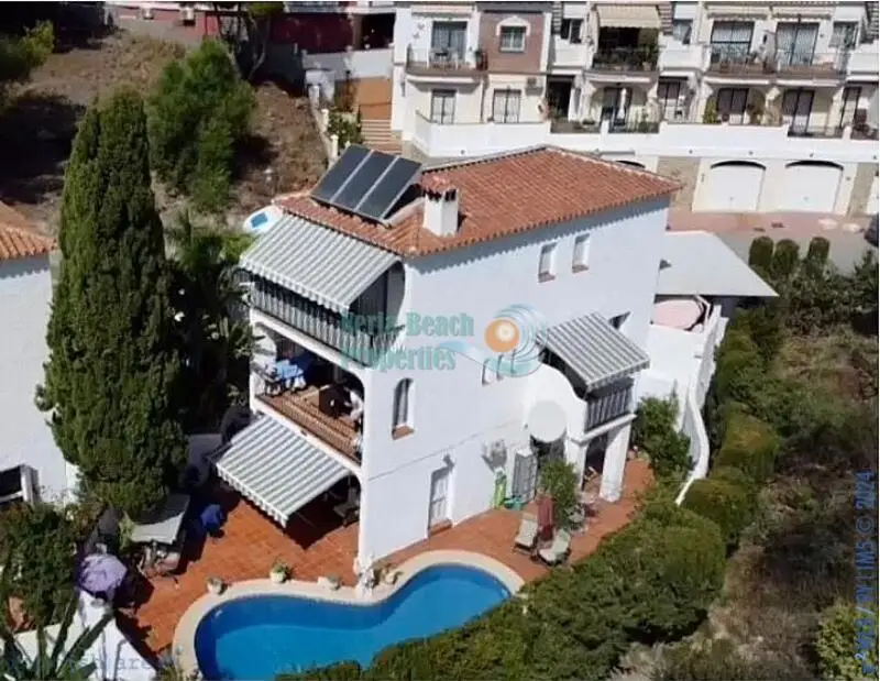 Villa en Venta Nerja 3 Dormitorios Piscina Privada Jardin