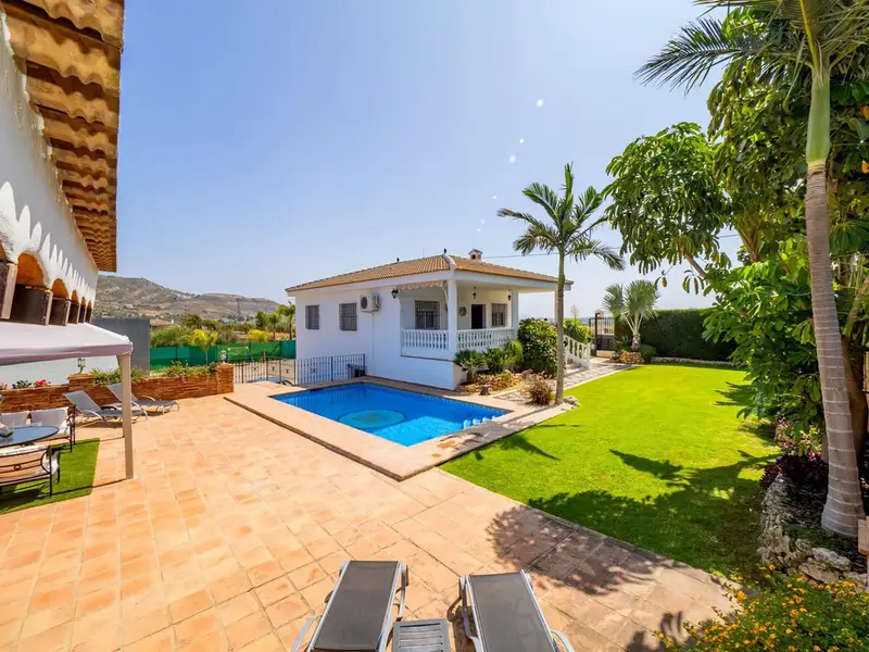 Casa Rural 3 Dormitorios Piscina Wifi Coin Malaga