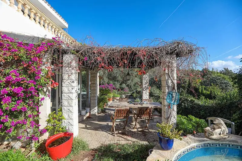 Chalet con Jardin y Dos Casas en Alquiler en Esporles