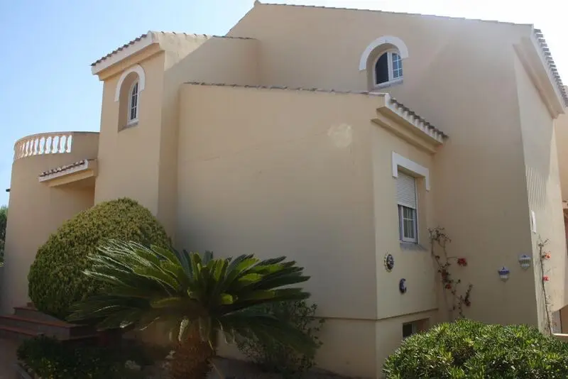 Villa de 3 dormitorios en Murcia con garaje y jardín