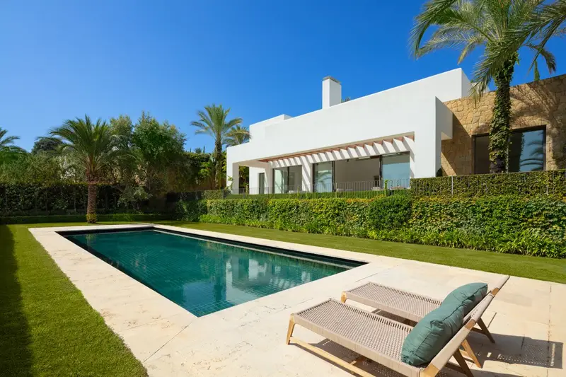 Villa 5 Dormitorios Casares Lujo Piscina Golf