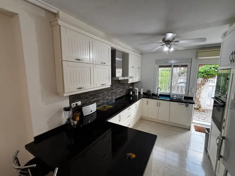 Piso 4 Dormitorios 3 Ba
							 os Rojales Espa							 a