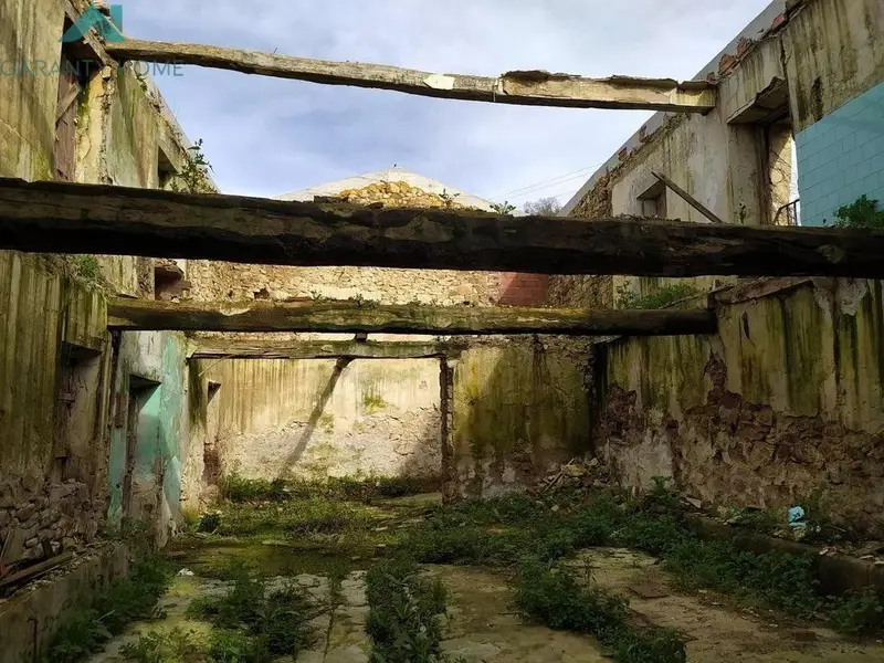 Casa con Jardin en Rasines para Reformar