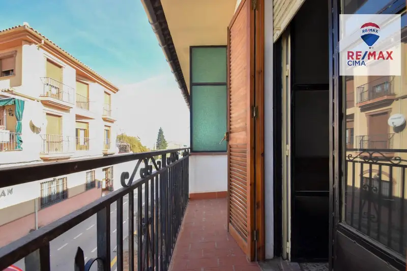 Chalet en Venta Cúllar Vega Gran Capacidad 6 Dormitorios