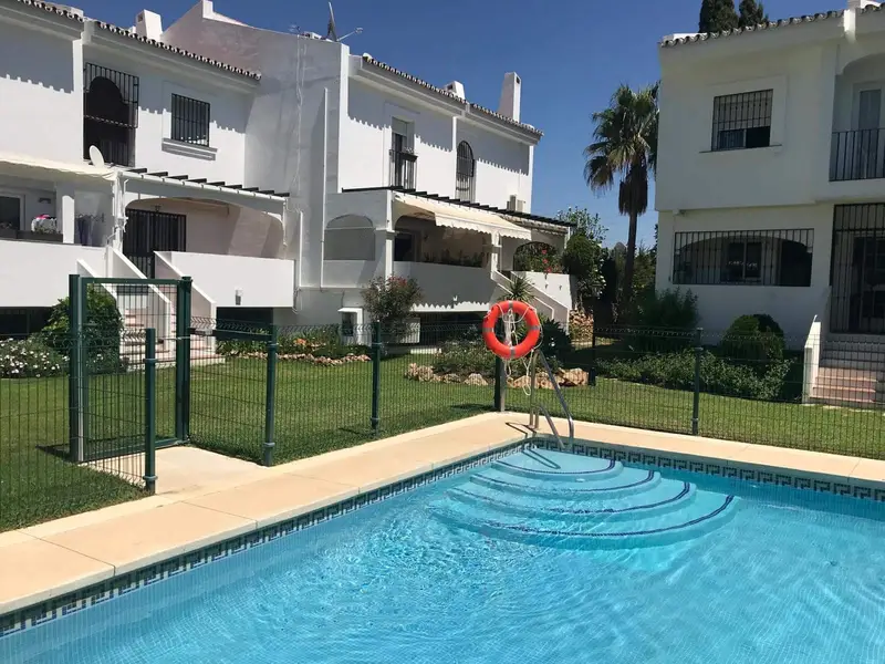 Apartamento en alquiler en Aloha Golf, Marbella, Málaga