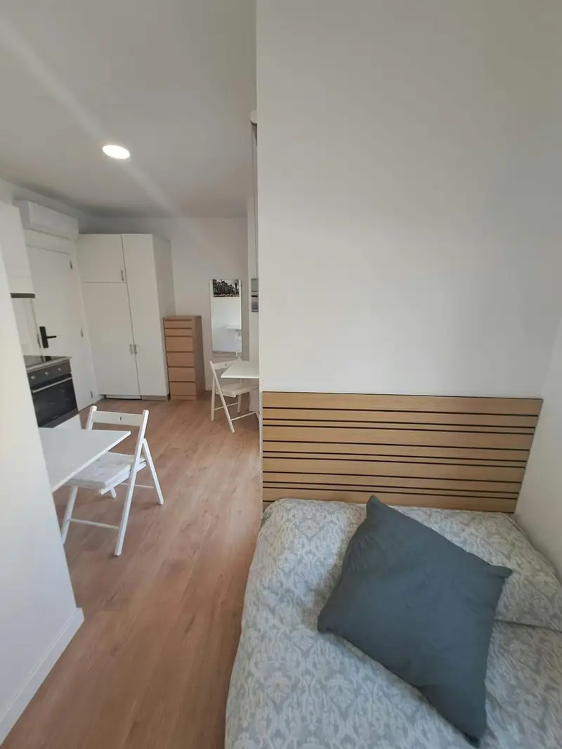 Estudio Amueblado Valencia: Baño Privado, Cocina Equipada, Wifi