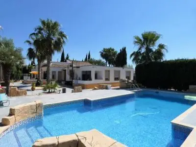 Finca Espa
ñola en Orihuela 7 Dormitorios Piscina Establo