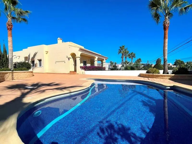 Villa de Lujo en Mojacar Playa 610m2 con Piscina y Garaje 290m2