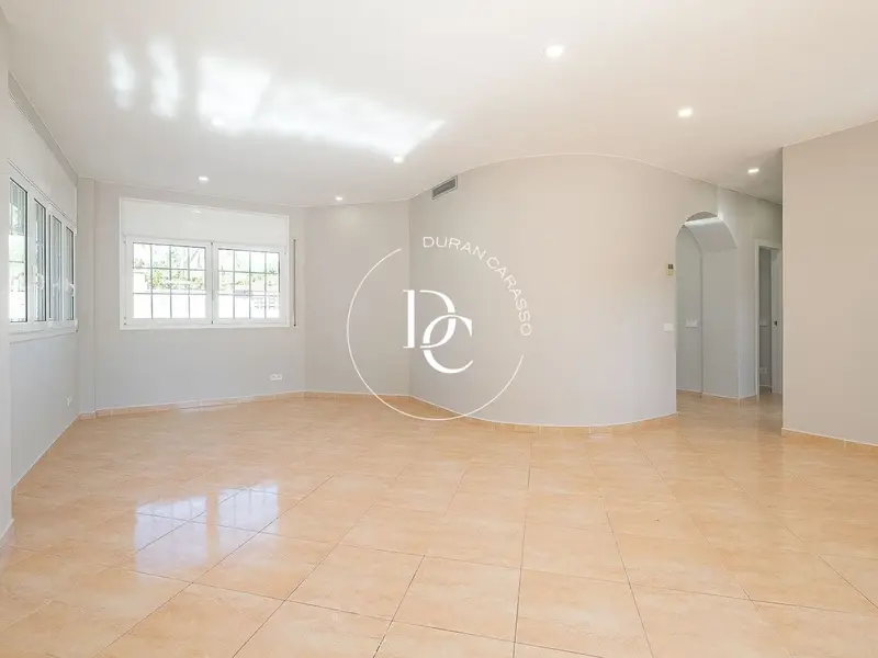 Chalet en Alquiler Cubelles 4 Habitaciones Piscina Jardin Parking