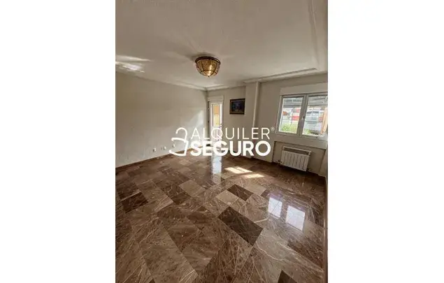 Alquiler Apartamento 3 Dormitorios 93m² Granada