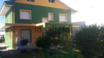 Chalet en Camponaraya con dos viviendas para inversores