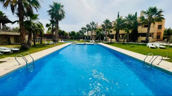 Atico 2 Dormitorios Vistas Piscina Lujo Mediterráneo