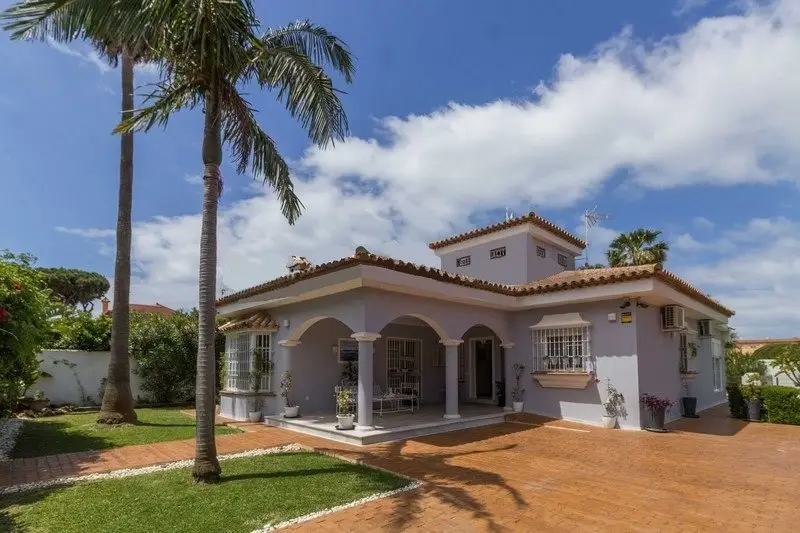 Chalet con Piscina y Terraza en Sancti Petri Chiclana de la Frontera