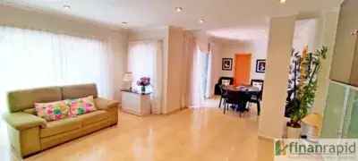 Chalet en venta en Picassent con piscina y jardin