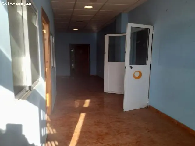 Amplio Local Comercial 300m2 Roquetas de Mar