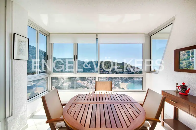 Apartamento en Roses con Vistas al Mar y Aparcamiento