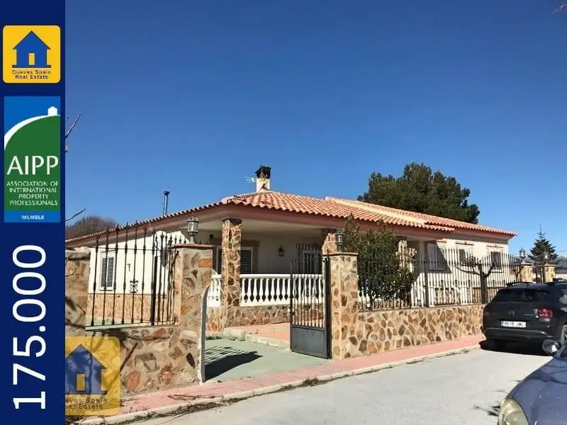 Villa en venta Castillejar 3 dormitorios 2 baños gran jardin