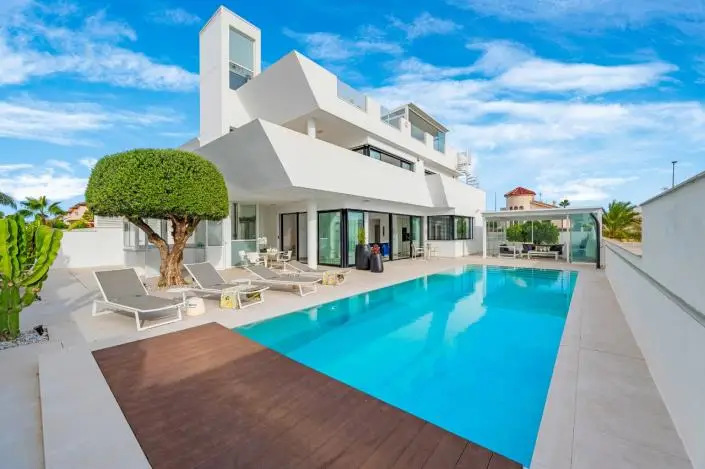 Villa de Lujo 4 Dormitorios en La Marina Costa Blanca