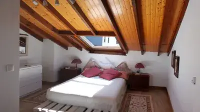Casa en venta en Figueras: Cuatro plantas, patio y vistas impresionantes