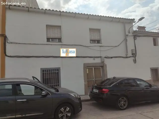 Casa Para Entrar a Vivir con Tejado Nuevo en Arroyo de la Luz