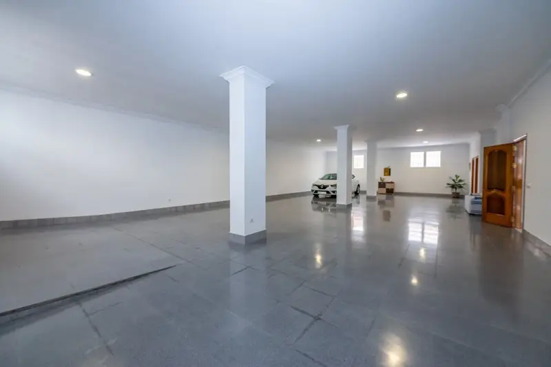 Casa en Venta en Vejer de la Frontera: 4 Plantas, Garaje Grande, Ideal Familias e Inversores