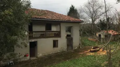 Chalet en Arenas de Parres para reformar con cuadra