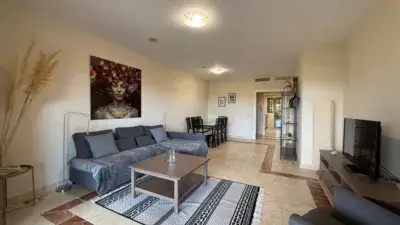 Apartamento en Benatalaya Benahavis con Jardin Privado