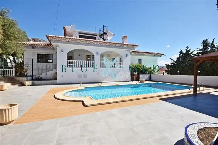 Villa de Lujo en Bolnuevo 4 Dormitorios Piscina y Jardín