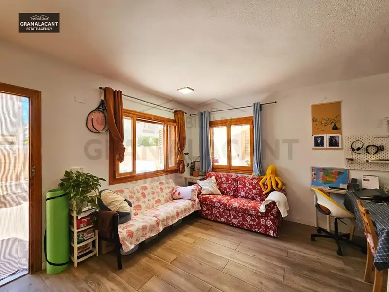 Bungalow en Gran Alacant con Piscina y Terraza
