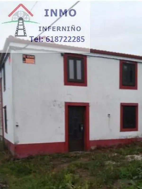 Casa en Naron con Finca de 700m2 Cerca de la Playa