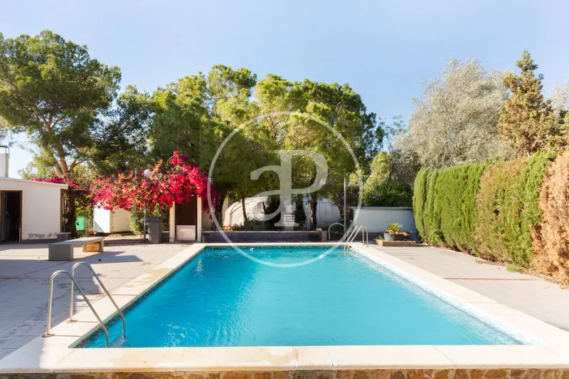 Casa en Venta en Urbanizacion de Betera 4 Dormitorios Piscina Jardin
