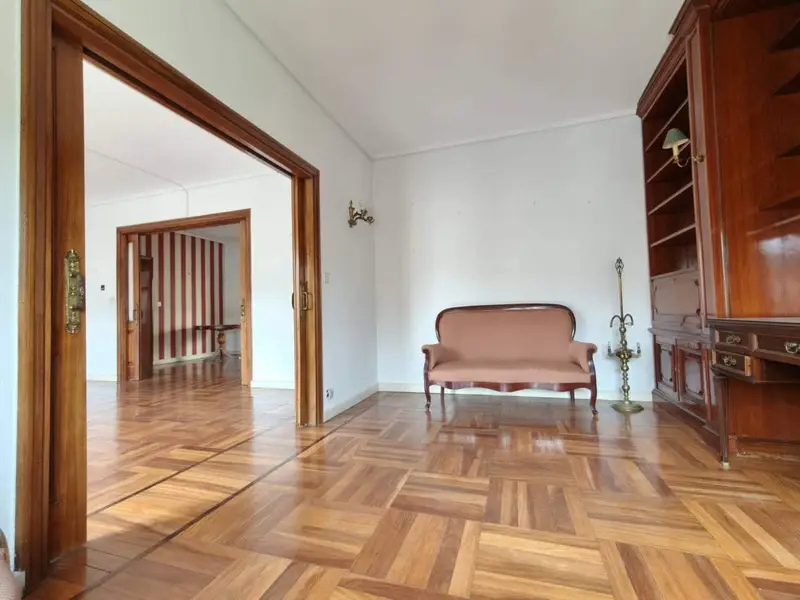 Piso 257m² en Bilbao  8 Ventanales  5 Dormitorios  2 Suites