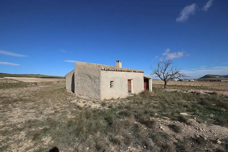 Solar con Ruina en Yecla Murcia 46849m2