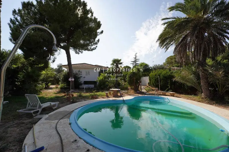 Chalet en Chiva con Piscina y Jardin