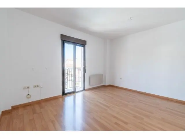 Piso en La Zubia con Garaje y Trastero