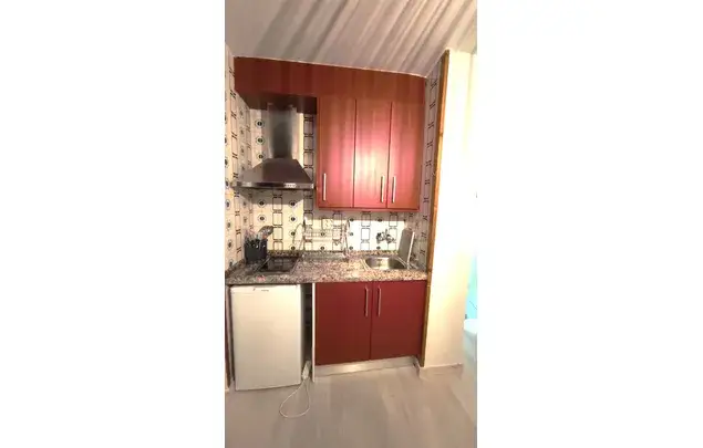 Alquiler Estudio Reformado Granada 25m² Terraza 30m²
