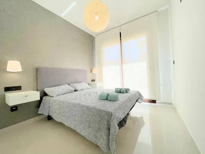 Apartamento en Torrevieja para 6 personas con piscina y garaje