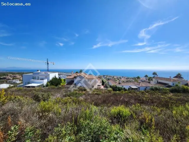 Villa de Lujo en La Alcaidesa con Vistas al Mar