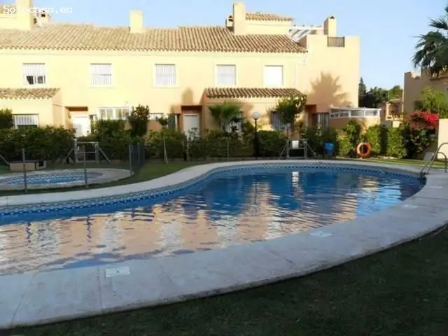 Adosado en Alquiler Sin Muebles 4 Dormitorios Piscina Comunitaria