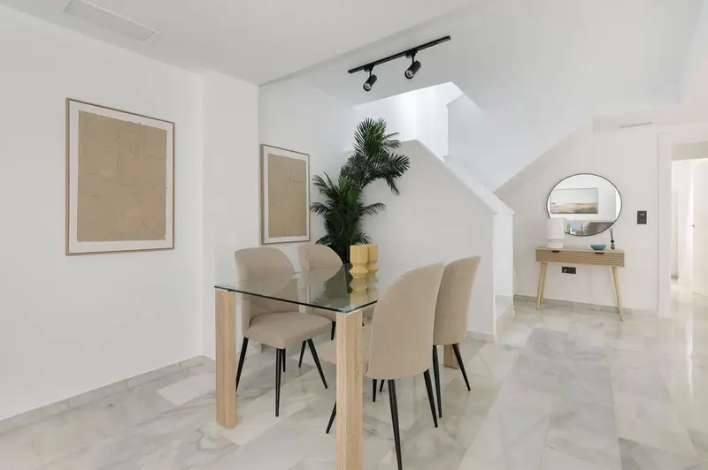 Ático de Lujo en Granada con Terrazas y Garaje