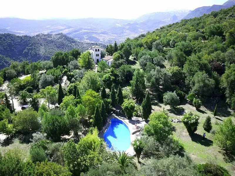 Finca Rural con 14 Casas y 5 Piscinas en Venta